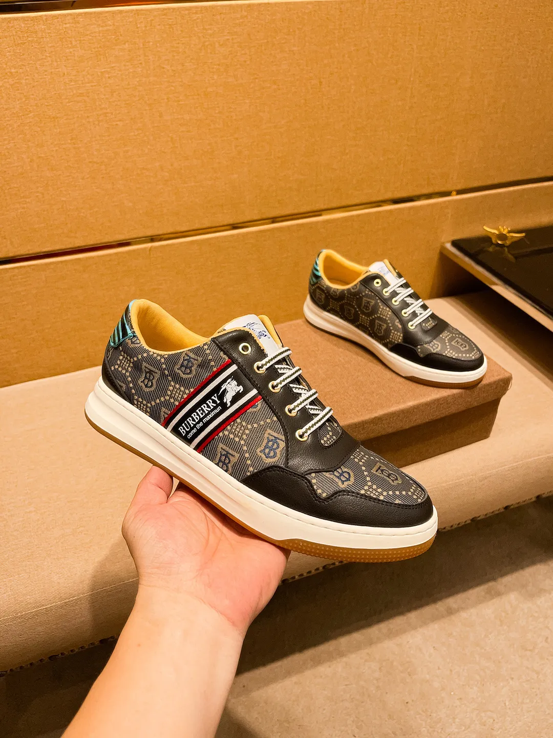 Men's shoes💰 400💰[LV]🔥Louis Vuitton, high-end men's shoes brand, official website 1:1 latest masterpiece: the upper is made of Italian imported first-layer cowhide with a comfortable and breathable lining➕original non-slip and wear-resistant outsole🔥, making walking more convenient and comfortable! An exclusive new model, a stunning work, a beautiful 1:1 replica [color] compared to the official quality! Create a fashionable personality to set off your uniqueness! A must-have for trendy men! Classic 🔥Size: 38-44 Color: 🔥 2⃣️colors available🔥.